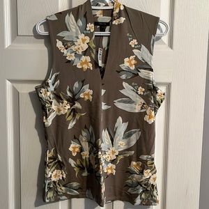 RW&CO sleeveless shirt. New with tags. Floral pattern. Size L